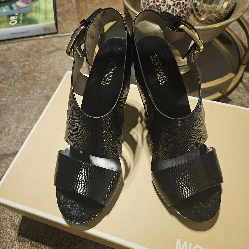 Michael Kors Carla Black Patent Leather Heels Sandals 9.5 - Picture 3 of 7